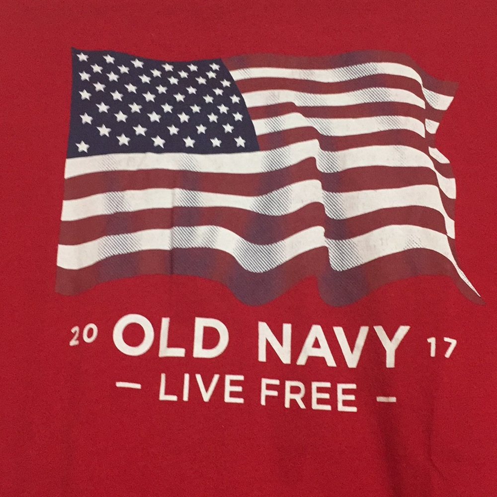 Red old navy T-shirt with 2017 American design - Picture 2 of 4